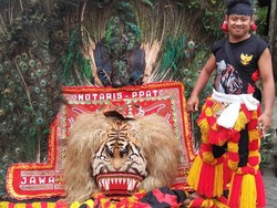 Kisah Pembarong Reog Ponorogo, Gigit Dadak Merak 100 Kg hingga Gigi Patah