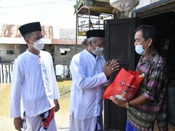Relawan Ganjar Bagikan Paket Ramadan di Hari Nelayan Nasional