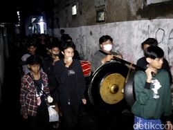 Sasauran, Tradisi Membangunkan Sahur Ala Warga Kota Bandung