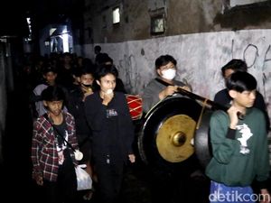 Sasauran, Tradisi Membangunkan Sahur Ala Warga Kota Bandung