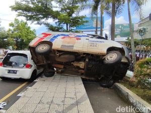 Mobil Ekspedisi Terguling, Warga Ciamis: Terdengar Suara Ledakan Mobil Ekspedisi Terguling, Warga Ciamis: Terdengar Suara Ledakan