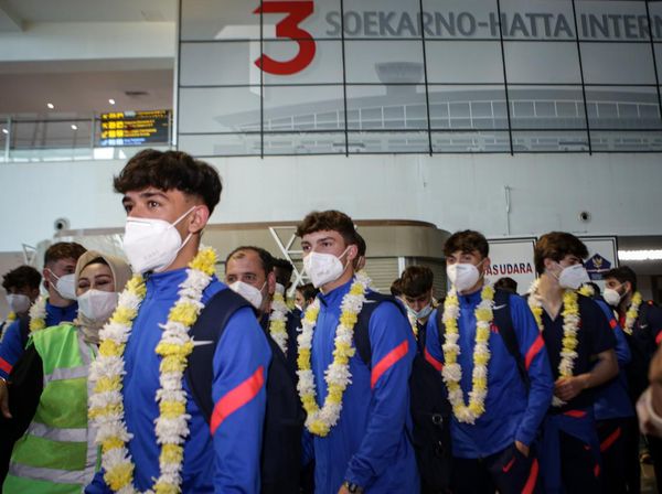 Siap Tanding di JIS, Tim Atletico Madrid-Barcelona Mendarat di Soetta