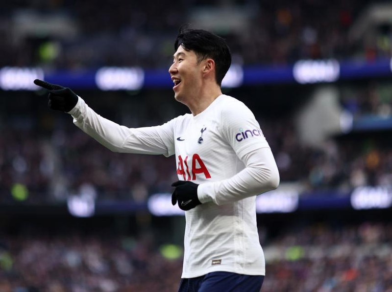 LONDON, ENGLAND - APRIL 03: Heung-Min Son of Tottenham Hotspur celebrates after scoring their side's third goal during the Premier League match between Tottenham Hotspur and Newcastle United at Tottenham Hotspur Stadium on April 03, 2022 in London, England. (Photo by Ryan Pierse/Getty Images)