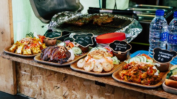 aneka street foods lezat di pasar kaget ramadhan