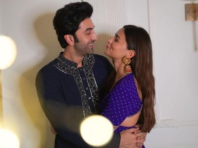 Potret Mesra Alia Bhatt dan Ranbir Kapoor, Siap Menikah Pekan Ini!