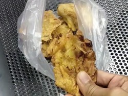 Beli Bakwan Buat Buka Puasa, Pria Ini Dapat Bakwan Sekeras Beton