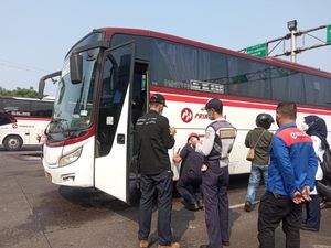Dishub Cek Kelaikan Bus Angkutan Mudik di Terminal Bekasi Dishub Cek Kelaikan Bus Angkutan Mudik di Terminal Bekasi