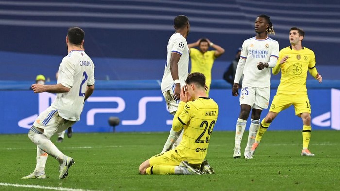MADRID, SPAIN - APRIL 12: Kai Havertz of Chelsea reacts after a missed chance during the UEFA Champions League Quarter Final Leg Two match between Real Madrid and Chelsea FC at Estadio Santiago Bernabeu on April 12, 2022 in Madrid, Spain. (Photo by David Ramos/Getty Images)