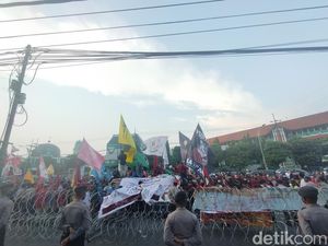 Tiba di DPRD Jatim, Mahasiswa Cipayung Plus Bikin Macet Lagi