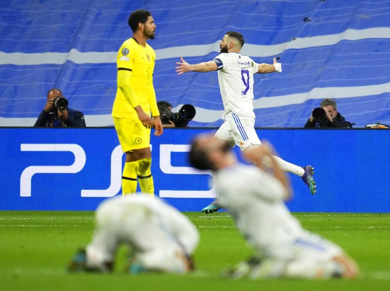 Chelsea's Kai Havertz, left, and Real Madrid's David Alaba fight for the ball during the Champions League, quarterfinal second leg soccer match between Real Madrid and Chelsea at the Santiago Bernabeu stadium in Madrid, Spain, Tuesday, April 12, 2022. (AP Photo/Manu Fernandez)