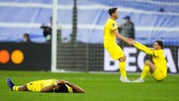 Reaksi para pemain Chelsea di penghujung laga yang harus kalah agregat.