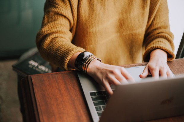 Foto ilustrasi mengetik/ Foto: unsplash.com/ Christin Hume