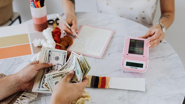 Anggaran belanja baju untuk keluarga/