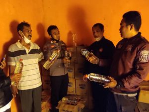 Ratusan Botol Miras Diamankan dari Rumah Kosong di Tulungagung