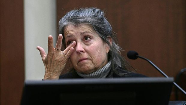 Kakak Johnny Depp, Christie Dembrowski Christie Dembrowski, the older sister of Johnny Depp, testifies about their mother's death during the $50 million Depp vs Heard deformation trail at the Fairfax County Circuit Court April 12, 2022, in Fairfax, Virginia. - Allegations of domestic abuse levelled against Johnny Depp by Amber Heard have had a