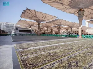 Penampakan 50.000 Karpet Baru di Masjidil Haram dan Masjid Nabawi