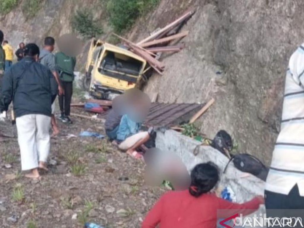 16 Orang Tewas Buntut Kecelakaan Truk di Pegunungan Arfak Papua Barat