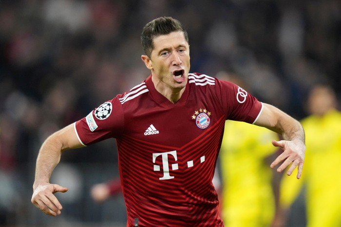 Bayerns Robert Lewandowski celebrates after scoring his sides opening goal during the Champions League, second leg, quarterfinal soccer match between Bayern Munich and Villareal at the Allianz Arena, in Munich, Germany, Tuesday, April 12, 2022. (AP Photo/Matthias Schrader)