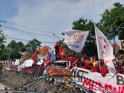 Mahasiswa Cipayung Plus Sempat Dorong Pagar Balai Kota Surabaya