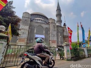Masjid Gaya Eropa Ini Bukan di Istanbul, Tapi di Pasar Minggu