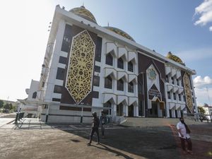 Megahnya Masjid di Palangka Raya dengan Ornamen Khas Dayak