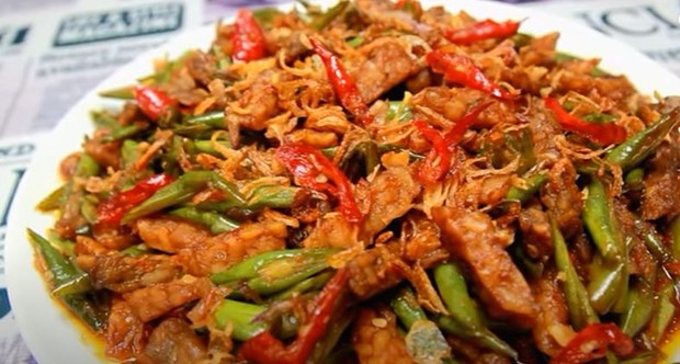 Oseng tempe buncis/ Foto: youtube.com/Mom and Son Cooking Oseng tempe buncis