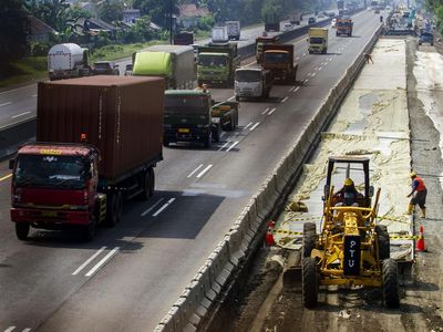 Penampakan Terkini Pelebaran Jalan Tol Jakarta-Cikampek