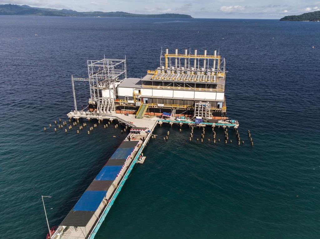 Pembangkit Listrik Kapal Mulai Beroperasi di Ambon