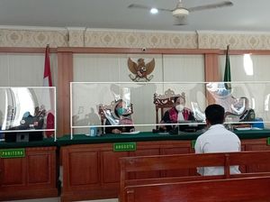 Bikin Air Sungai di Denpasar Merah, Pria Ini Didenda Rp 2,5 Juta Bikin Air Sungai di Denpasar Merah, Pria Ini Didenda Rp 2,5 Juta