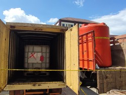 Polda Jabar Bongkar Penimbunan Solar 22 Ton Liter