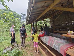 Polisi Cek TKP Pencurian Kambing yang Sisakan Jeroan di Depok Polisi Cek TKP Pencurian Kambing yang Sisakan Jeroan di Depok