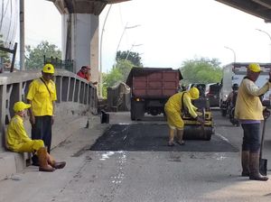 Sudin Bina Marga Jakut Perbaiki 5 Jalan Rusak di RE Martadinata