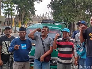 Sopir Angkot di Kab Bandung Protes TMP Beroperasi Bikin Pendapatan Turun Sopir Angkot di Kab Bandung Protes TMP Beroperasi Bikin Pendapatan Turun