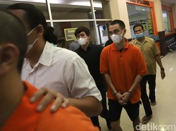 Siapa Perempuan Bikin Putra Siregar-Rico Valentino Keroyok Pengunjung Kafe?