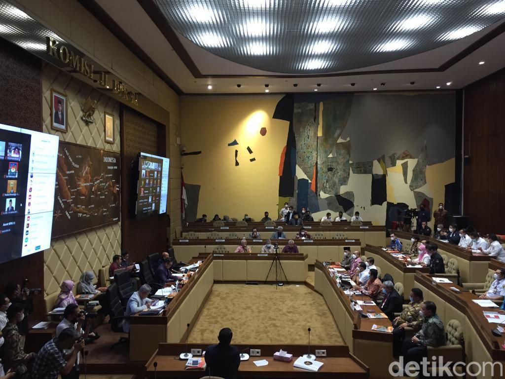 Komisi II DPR-Mendagri Rapat Bahas Tahapan dan Anggaran Pemilu 30 Mei Komisi II DPR-Mendagri Rapat Bahas Tahapan dan Anggaran Pemilu 30 Mei