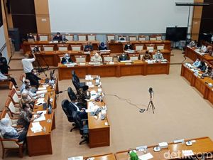 Komisi VIII DPR-Pemerintah Setop Pembahasan RUU Penanggulangan Bencana Komisi VIII DPR-Pemerintah Setop Pembahasan RUU Penanggulangan Bencana