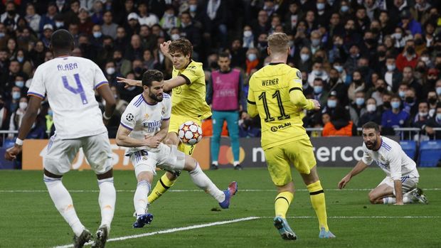 Soccer Football - Champions League - Quarter Final - Second Leg - Real Madrid v Chelsea - Santiago Bernabeu, Madrid, Spain - April 12, 2022 Chelsea's Marcos Alonso scores their third goal before it is disallowed after a VAR review REUTERS/Susana Vera