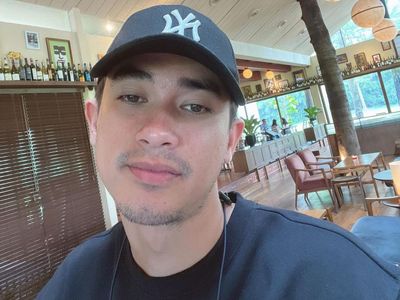 Aksi Rico Valentino Saat Bintangi Iklan Susu hingga Makan Salad