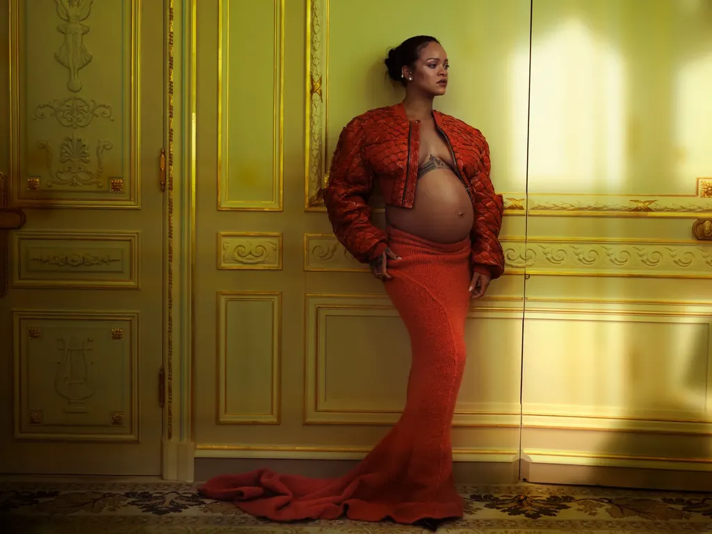 Rihanna di Cover Vogue Mei 2022