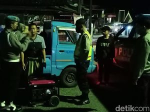 6 ABG Blitar Diamankan Polisi karena Ronda Keliling Pakai Sound System 6 ABG Blitar Diamankan Polisi karena Ronda Keliling Pakai Sound System