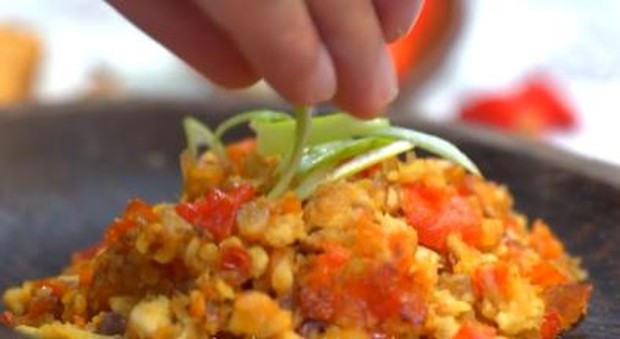 Sambal tempe/ Foto: youtube.com/Tastemade Indonesia Sambal tempe