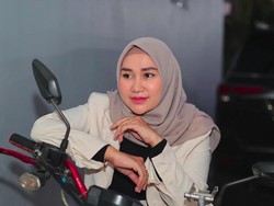 Jalani Amanah Putra Siregar, Istri Turun ke Jalan Bagikan 1000 Liter Minyak