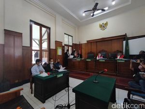 Hakim Tolak Praperadilan Wabup Bojonegoro Hakim Tolak Praperadilan Wabup Bojonegoro