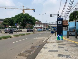 Titik Antar-jemput Stasiun Manggarai Sepi, Ojol Berjubel di Depan Stasiun