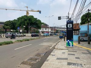 Titik Antar-jemput Stasiun Manggarai Sepi, Ojol Berjubel di Depan Stasiun Titik Antar-jemput Stasiun Manggarai Sepi, Ojol Berjubel di Depan Stasiun
