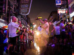 10 Cara Unik Lewatkan Tahun Baru di Berbagai Belahan Dunia