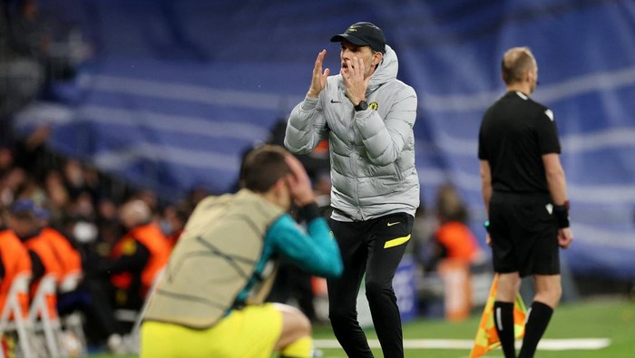 Soccer Football - Champions League - Quarter Final - Second Leg - Real Madrid v Chelsea - Santiago Bernabeu, Madrid, Spain - April 12, 2022 Chelsea manager Thomas Tuchel reacts to a missed chance Action Images via Reuters/Paul Childs