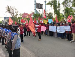 Mahasiswa Lamongan Bubuhkan Tanda Tangan Tolak Presiden 3 Periode