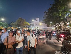 Tunjungan Plaza 5 Terbakar, Batal Bukber saat Lihat Asap Mengepul