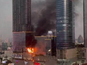 Tunjungan Plaza 5 Surabaya Terbakar, Warga: Apinya Besar